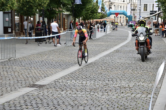 一路过关斩 一路过关斩